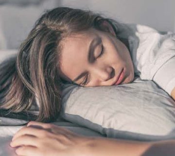چین و چروک‌ صورت به علت بد خوابیدن
